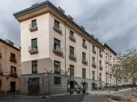 Líbere Madrid Palacio Real Отели рядом с достопримечательностью «Небоскреб банка Бильбао»