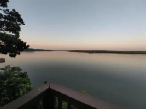 Spectacular lake view with a huge deck and a Hot Tub.