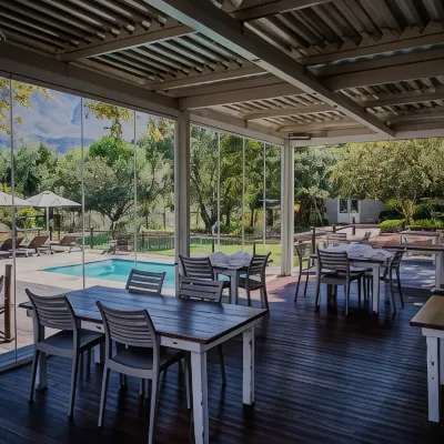 Aan de Oever Guesthouse Hotels near Drostdy Museum