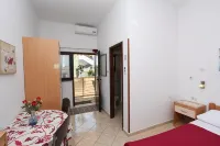 Room and Apartment Lea