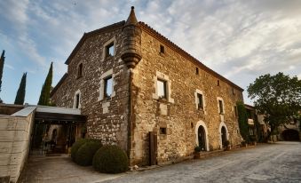 Arcs de Monells - Adults Only