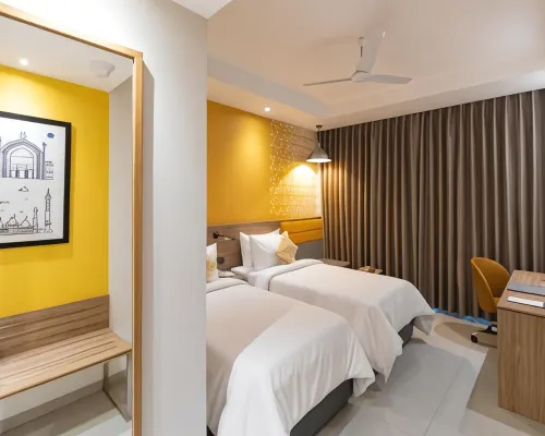Hometel Alambagh Lucknow 러크나우 호텔