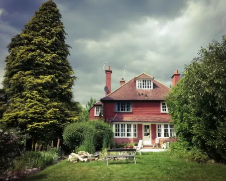 Rosemead Guest House Hotels in Claygate