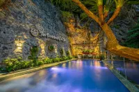 The Oversleep Catba Hostel & Pool Bar - Pools