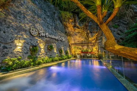 The Oversleep Catba Hostel Отели рядом с достопримечательностью «Кот Ба»