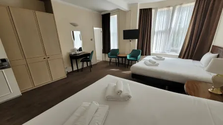 Heathlands Hotel