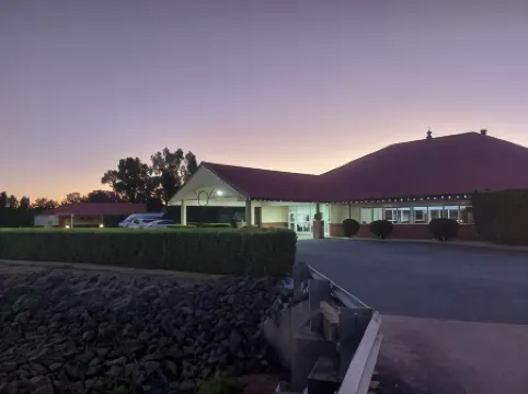 Emerald Explorers Inn