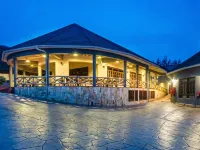 Emburara Farm Lodge Hotels in Kashari