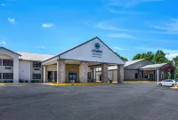 Clarion Pointe Marshall Hotels in Marshall
