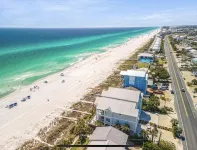 Modern Poolside Villa-Steps to Beach Hotels in Sunnyside