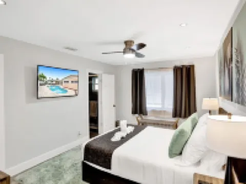 6 Br with Heated Pool Close to Beach Hotels in Lighthouse Point