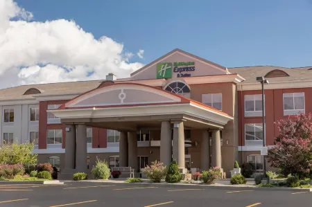 Holiday Inn Express & Suites Binghamton University-Vestal
