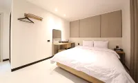 E.BON HOTEL