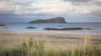 "Fraser's", Marine Lodge, Big 2 Bed, Ground Floor, Parking, "Fore" Golfers Too ! Hotels in North Berwick