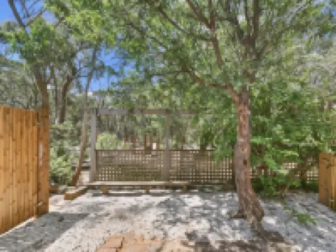 Sinofield Edu-Retreat Hotels in Leura