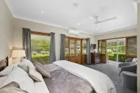 Thistle Hill Guesthouse - Walk to Many Wineries and Restaurants - Homestays
