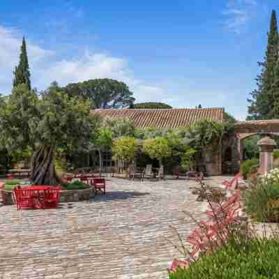 Château Saint Roux Hotel Exterior