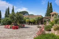 Château Saint Roux le Luc-Le Cannet des Maures Hotels in Le Cannet-des-Maures