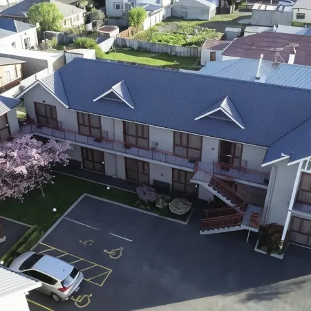 555 Motel Dunedin Отели рядом с достопримечательностью «Пляж Tunnel»