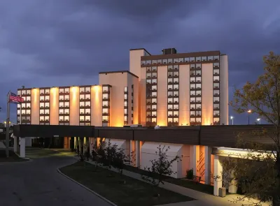 Best Western Premier Calgary Plaza Hotel & Conference Centre Hotel in zona Diverse Sports Physical Therapy