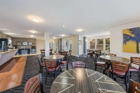 SureStay Plus Hotel by Best Western Mountain View Отели рядом с достопримечательностью «Гуглплекс»