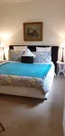 ASTLEY  COTTAGE   SPA & KING BED WITH FREE  WIFI & Netflix