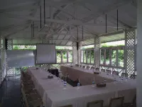 Wisma Saung Nini @Taman Bunga Nusantara Sukaresmi住宿飯店