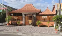 Villa Lista Syariah Hotels in Situbondo