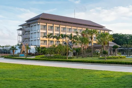 Swan Lake Hotel Sattahip Отели рядом с достопримечательностью «Остров принцессы Шамейшань»