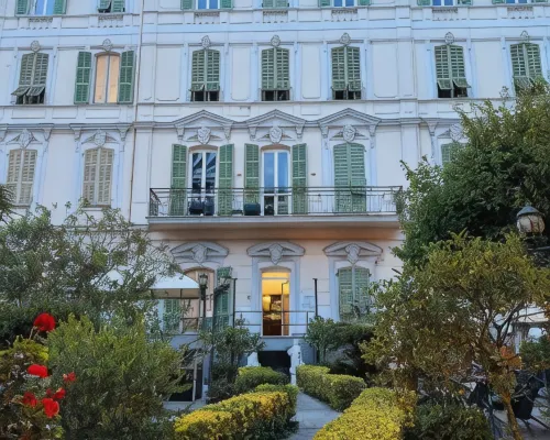 Hotel Alexander & Spa Hotels near Villa Ormond