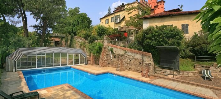 Castello Rosso Hotels in Province of Cuneo
