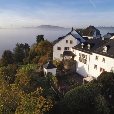 Burghaus & Villa Kronenburg