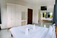 Luna Oslob Travellers Inn