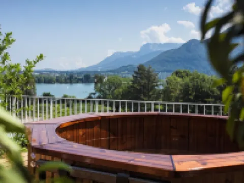 ル ペリカン アヌシーのホテル