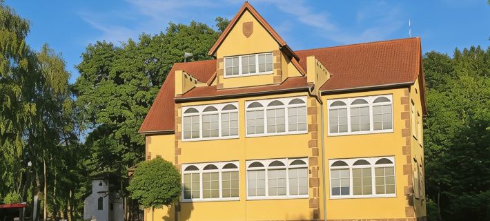 Ostsee-Rittergut-Rügen - BinzHotel & OrdensKapelle Отели в г. Бинц