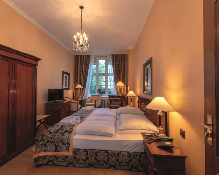 Hotel Altes Gymnasium Hotels in Husum