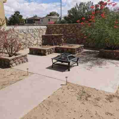 3-bedroom house in charming El Paso with AC, fitness room, WiFi, Gated community Hotel Exterior