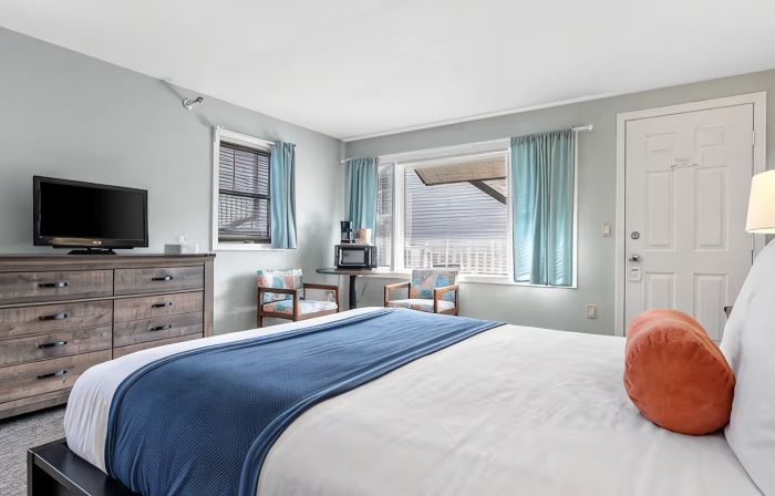 The Lighthouse Inn & Suites