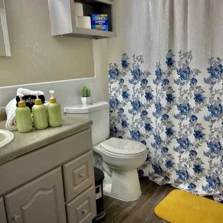 Worker friendly, cozy, great location, quiet, full kitchen, WiFi,