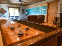 Huge Decks, Hot Tub, Fire Pit & Dog Friendly. Close to Boone and Banner Elk. Hotels in Seven Devils