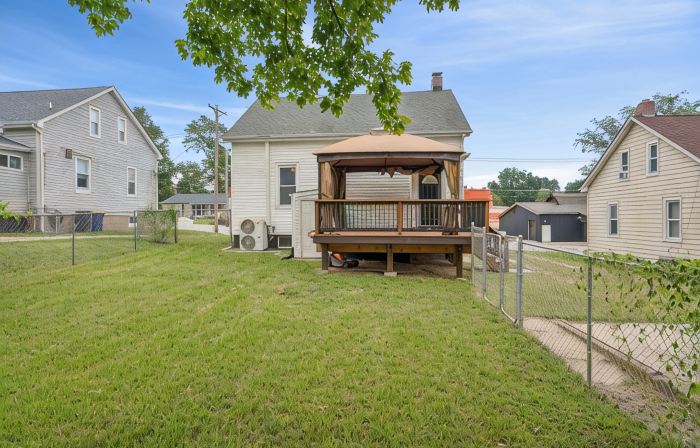 The WashMO Hospitality House WALK to riverfront, shopping, wine shuttle, HOT TUB