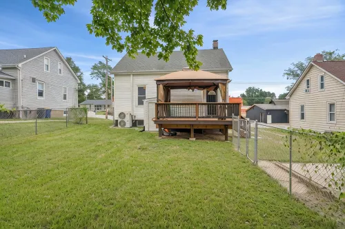 The WashMO Hospitality House WALK to riverfront, shopping, wine shuttle, HOT TUB