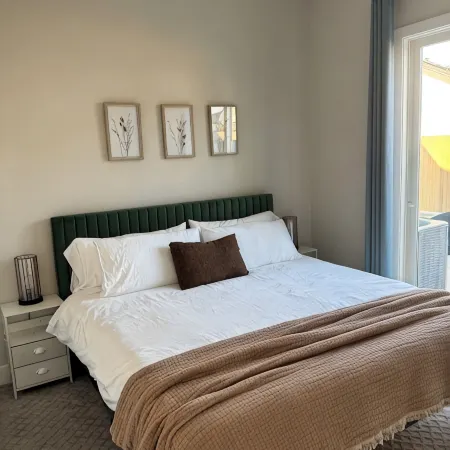 Charming super clean 1-bedroom house with WiFi heat and AC in tranquil Roseville