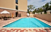 Holiday Inn Express DONALDSONVILLE by IHG - Swimmingpools