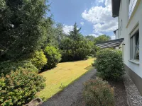 130 sqm apartment with garden and parking space - 民宿
