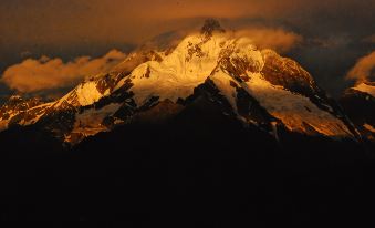 Deqin Meili Yingyue View Hotel (Feilai Temple Meili Snow Mountain Branch)