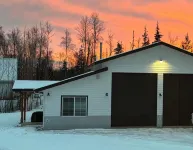 Guesthouse w/King Bed, Lots of Amenities, & Close to Town - Wi-Fi