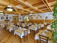 Hotel Edelweiss Hotels near Baita Ermitage