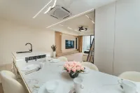 Luxurious President Family Suite Mosaic Midvalley - Condos