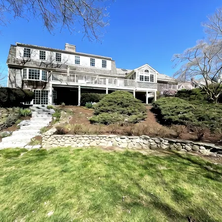 Charming 5Br Retreat on 1 Acre , Quiet Cul-De-Sac + Garden & Deck